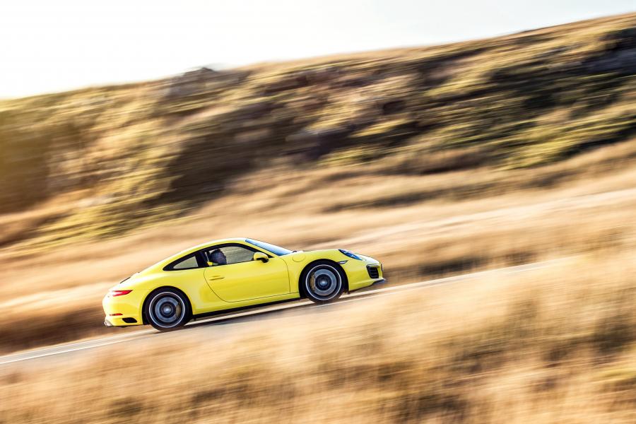  Porsche 911 Carrera 4S Coupe 2016 года  (UK) (фото 15 из 27)